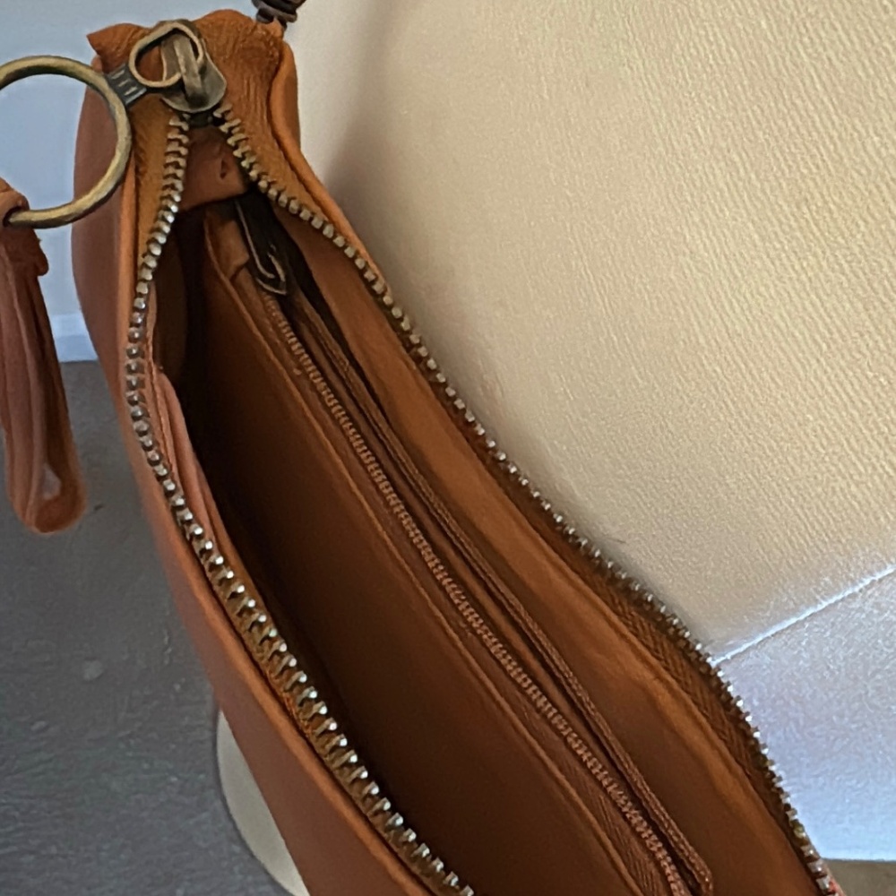 Universal Thread Purse - Picture 8 of 10